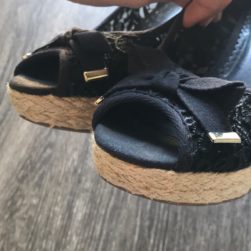 SOLD ✨ Kelly & Katie Wedge Lace Peep Toe Bow Sandal Heel - Picture 11 of 12